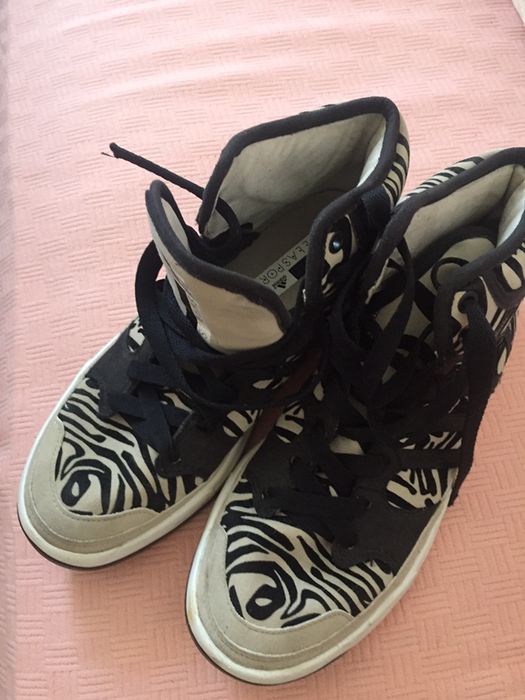 Tenisi adidas in stare buna. Nu sunt purtati f mult.