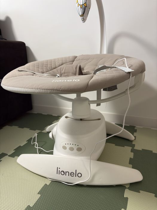 Balansoar bebelusi Lionelo Iris