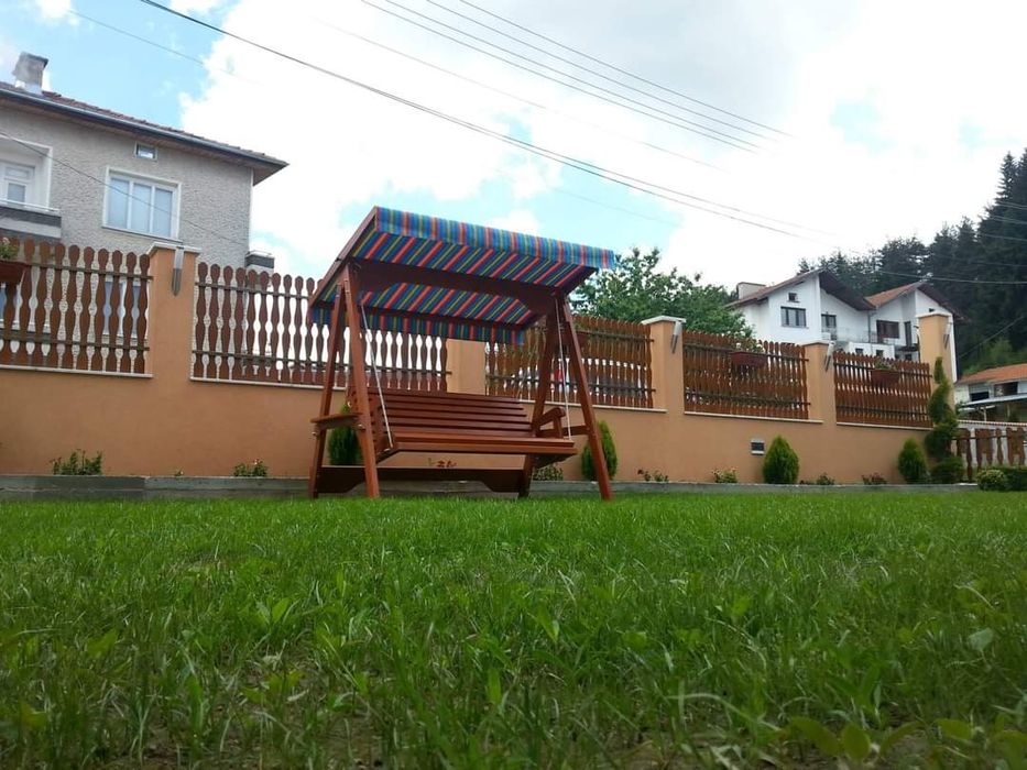 Градинска люлка от дърво