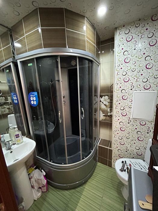 Установка душевых кабин