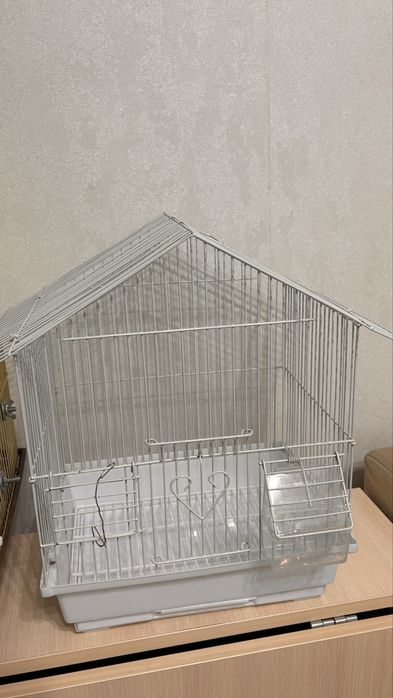 Продам клетки для попугая