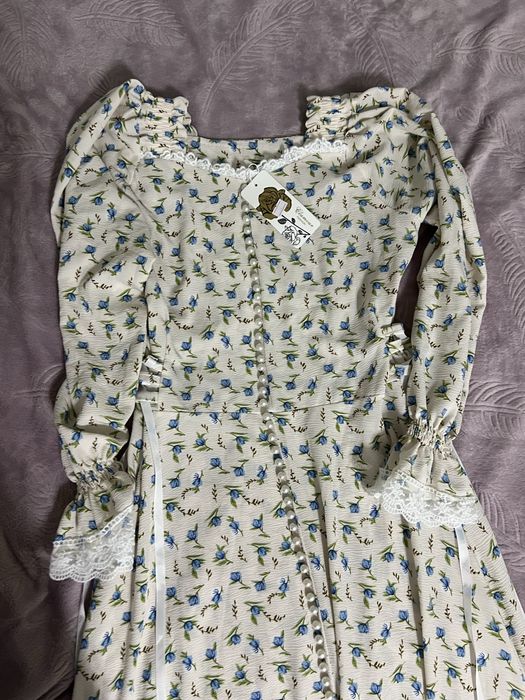 Длинное платье с длинными рукавами