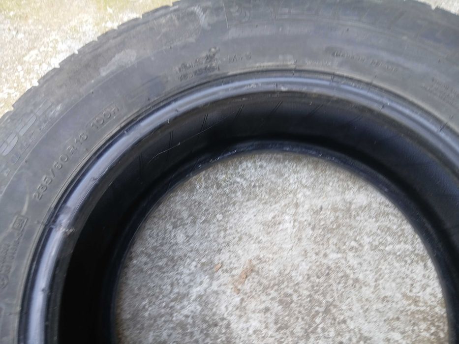 1 брой мишелин 235/60 R16 .Резервна гума=30 евро от Киа Спортидж,само свалих джантата.+2 броя зимни гуми друг размер!