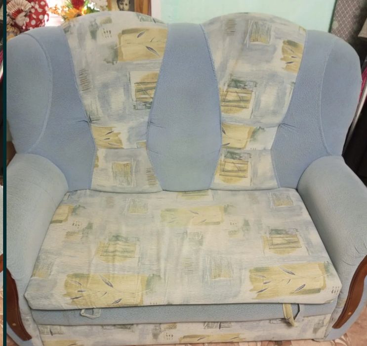 Продам два дивана