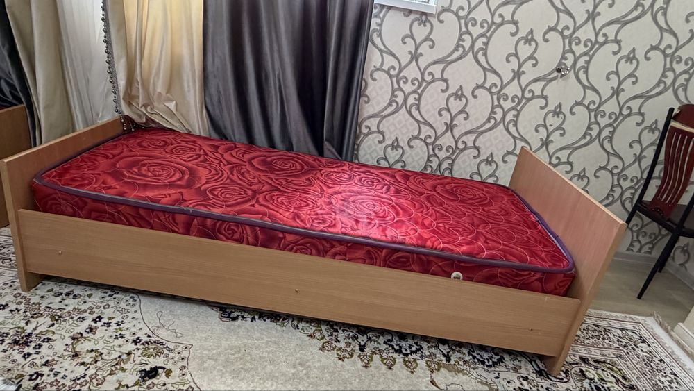 Кроват с матрасом