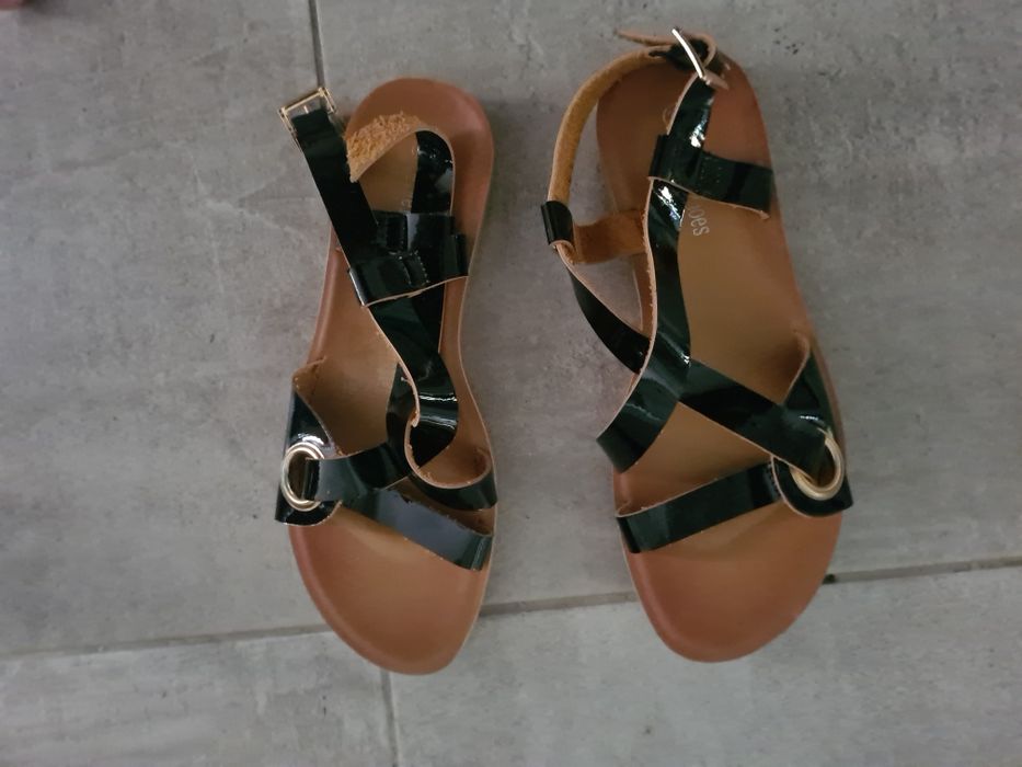Sandale negre, din lac, marimea 38