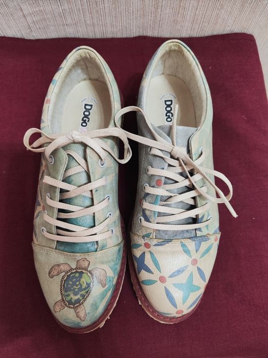 Бутикови обувки със син интересен мотив