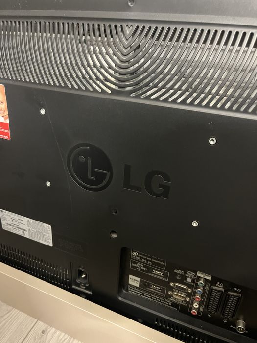 Телевизор LG , диагональ 90 примерно, черный ,