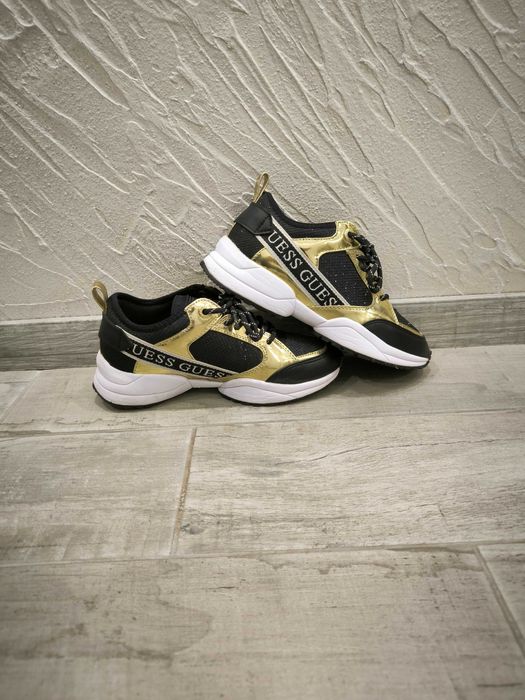 Оригинални Сникърси GUESS