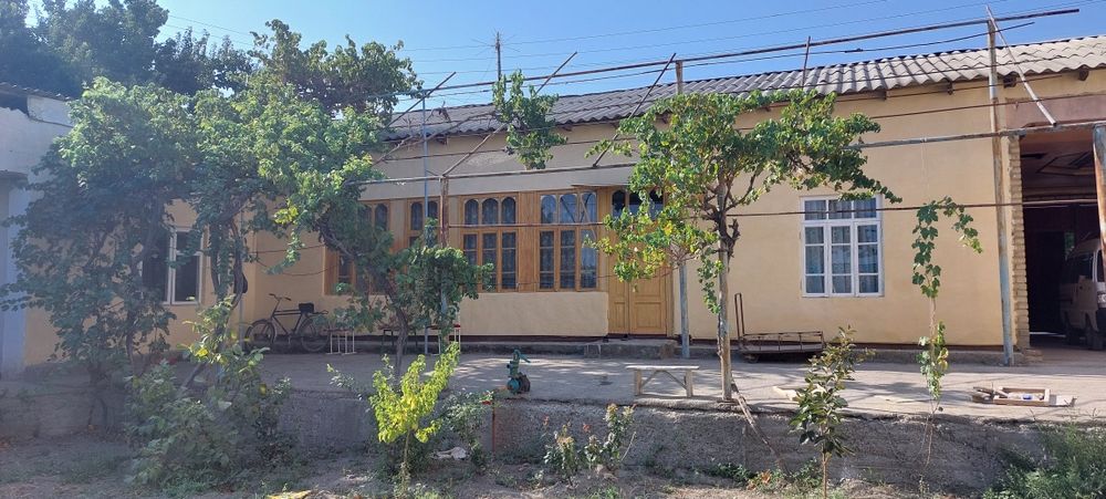 "Ховли сотилади" Эски шахар Бозор оркасида