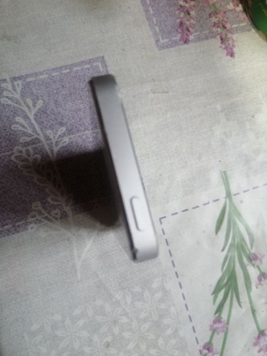Vând Iphone 5s. Trebuie resetat din fabrica. Pret 160 lei