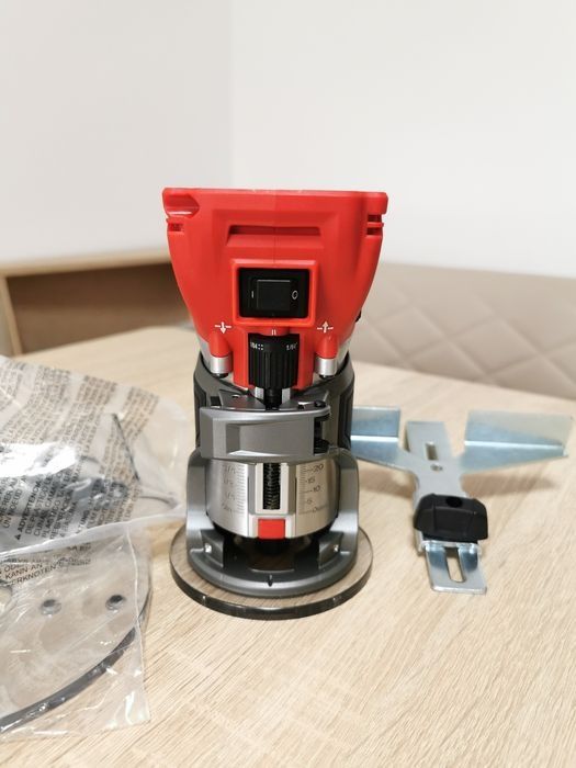 Freză milwaukee m18 model destinat pietei de America