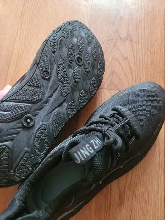 Кроссовки мужские (43 размер)