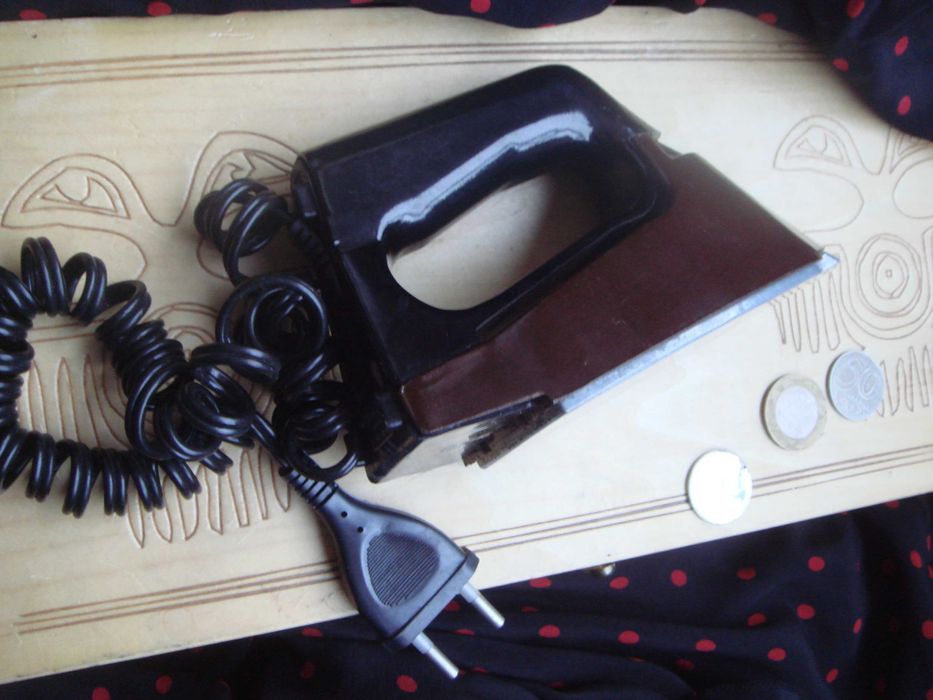 Утюг мини 1981 год СССР  НОВЫЙ Эбонитовый Корпус + Подарок Наполь.Весы