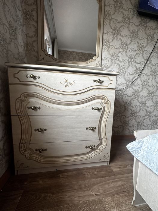 Продам спальный гарнитур