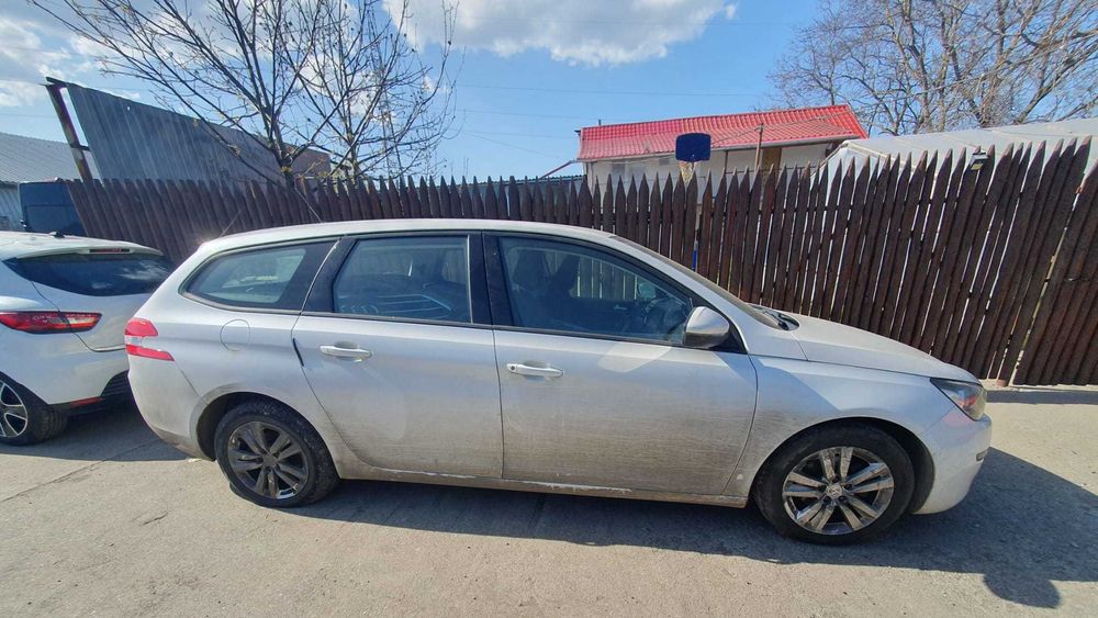 Dezmembrez Peugeot 308 1.6 hdi 2015