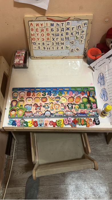 Стол мольберт детский со стульчиком