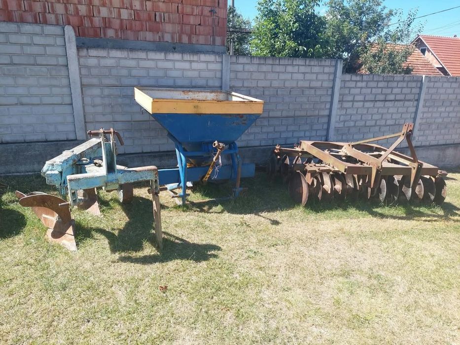 Vând utilaje agricole