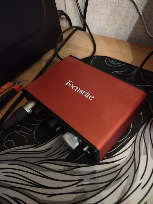 Продам аудио карту FOCUSRITE и студийный микрофон Takstat SM-10B