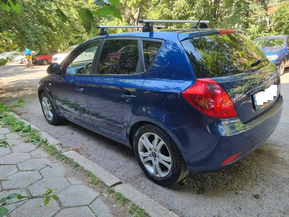 Продавам Kia Ceed, първа регистрация 02.2009 г., автоматична скоростна кутия 131 000km