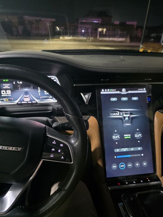 Nissan venucia 2022 gibrid