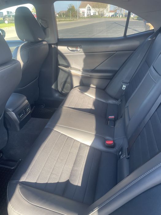 Lexus IS300h 2016