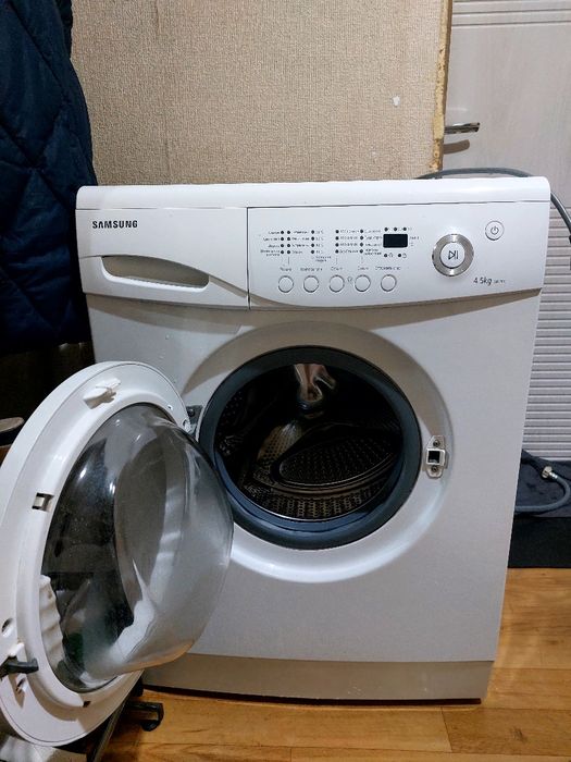 Продам стиральная машинка самсунг б/у в хорошем состоянии рабочая.