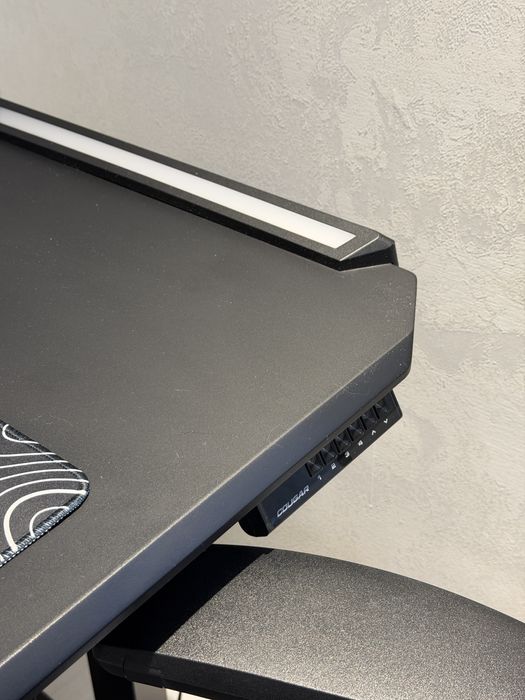 Продам стол игровой E Deimus 120 RGB
