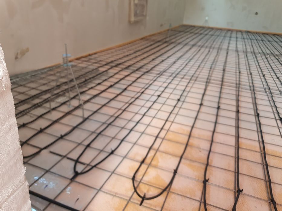 Sapa fluida de ipsos peste încălzire în pardoseala