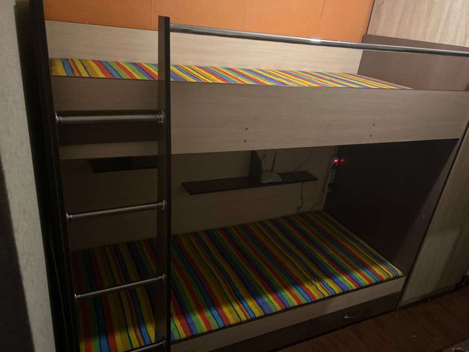 Двухъярусная кровать