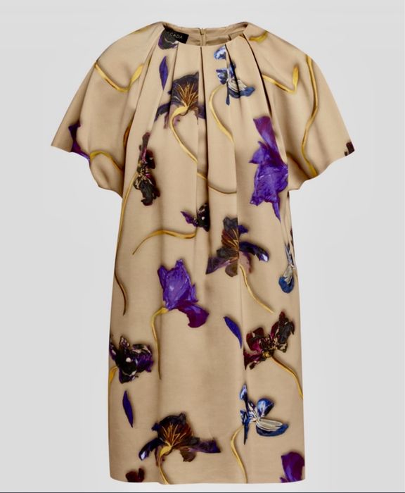 Рокля Escada цвят нюд