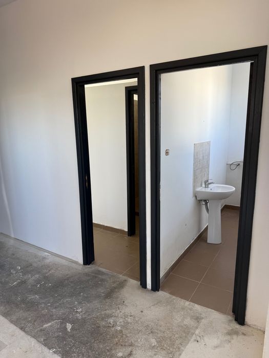 Hală de închiriat 375 mp + curte 1400 mp | acces DJ119 | 5 min centura Bacău | renovată