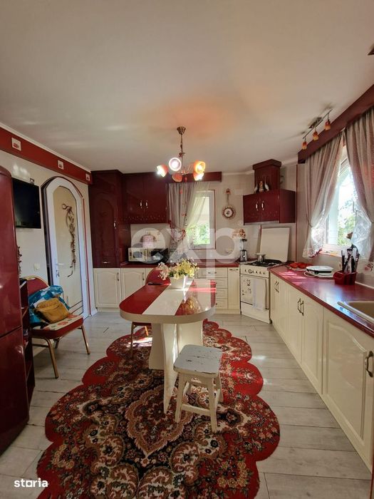 Casa de vanzare  225 mp ,Marginenii de Sus , DB