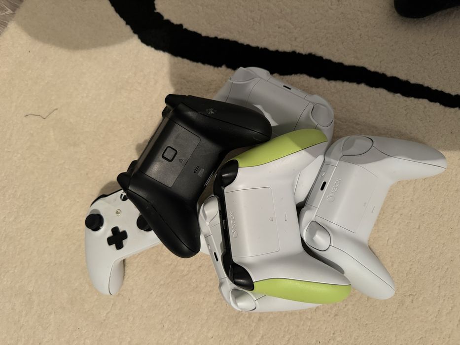 Controler xbox one originale.