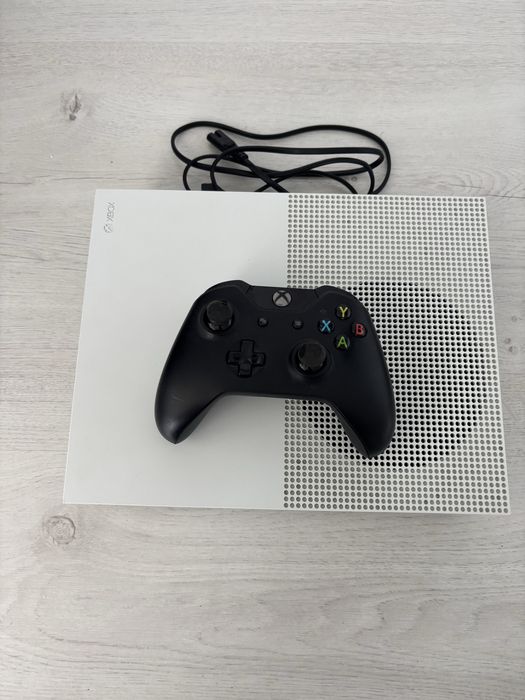 Xbox One S, 1TB, maneta, cd joc