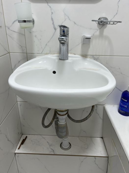 Продается раковина со смесителем