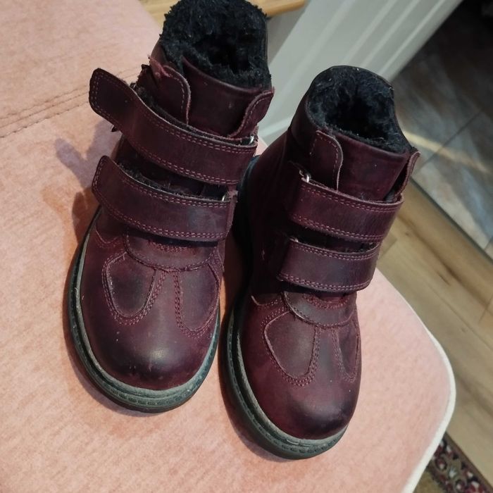 Продавам детски ботушки номер 28