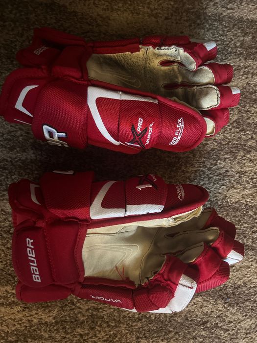 Краги (перчатки хоккейные)