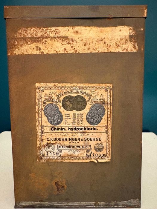 cutie pt colectie antica din metal pentru Chinina Boehringer, Germania