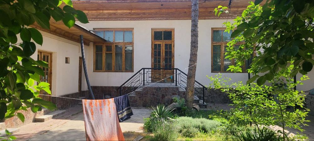 6 sotix Xo'vli sotiladi