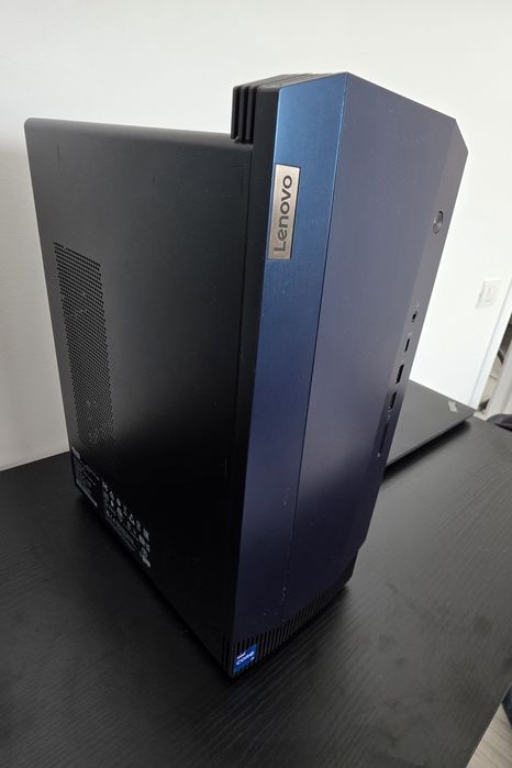 8 nuclee 16 threads I7-11700X 4.90 GHz, 16GB, SSD 512 GB, Rx 5500XT 8G