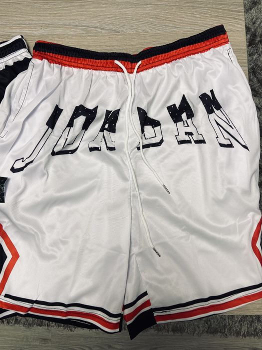 Pantaloni scurti Jordan [L si XL] noi