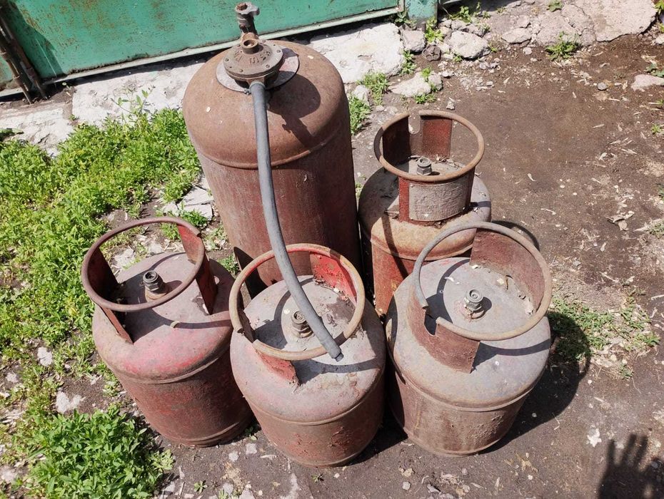 Газовые баллоны.