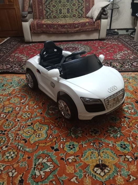 Детская машина в хорошем состоянии