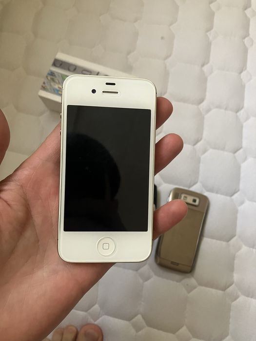 Iphone 4s 32gb. Nokia e72