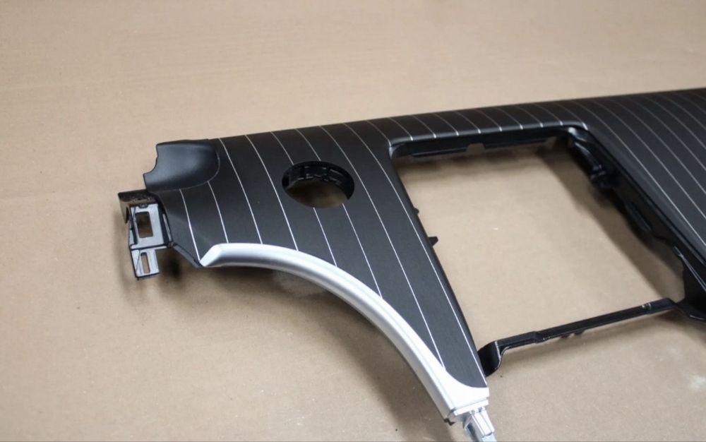 Mercedes w206  конзола + табло черно дърво