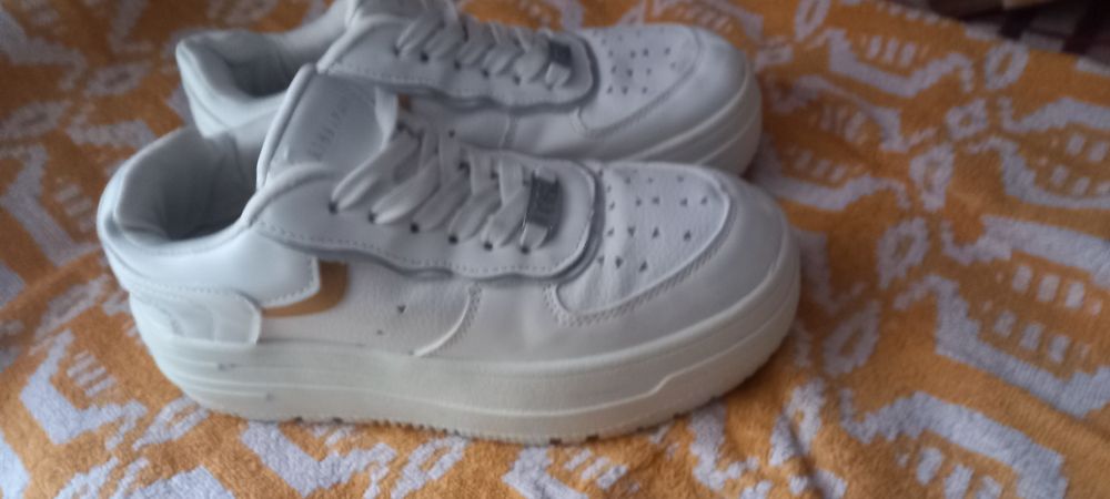 Adidași de damă numărul 35