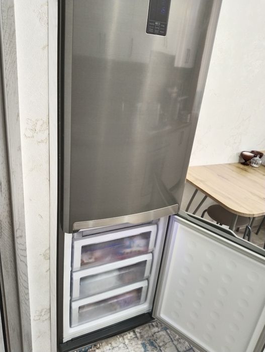 Холодильник SAMSUNG