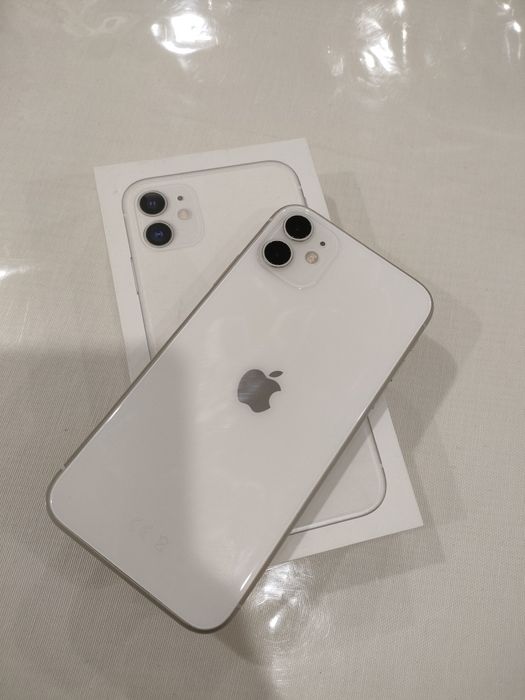 Продам Айфон 11.