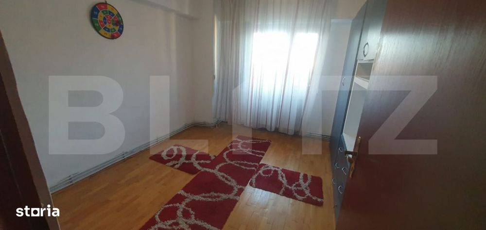 Apartament cu 4 camere, decomandat, zona Decebal